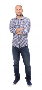 Beyaz arka plandaki genç adam.