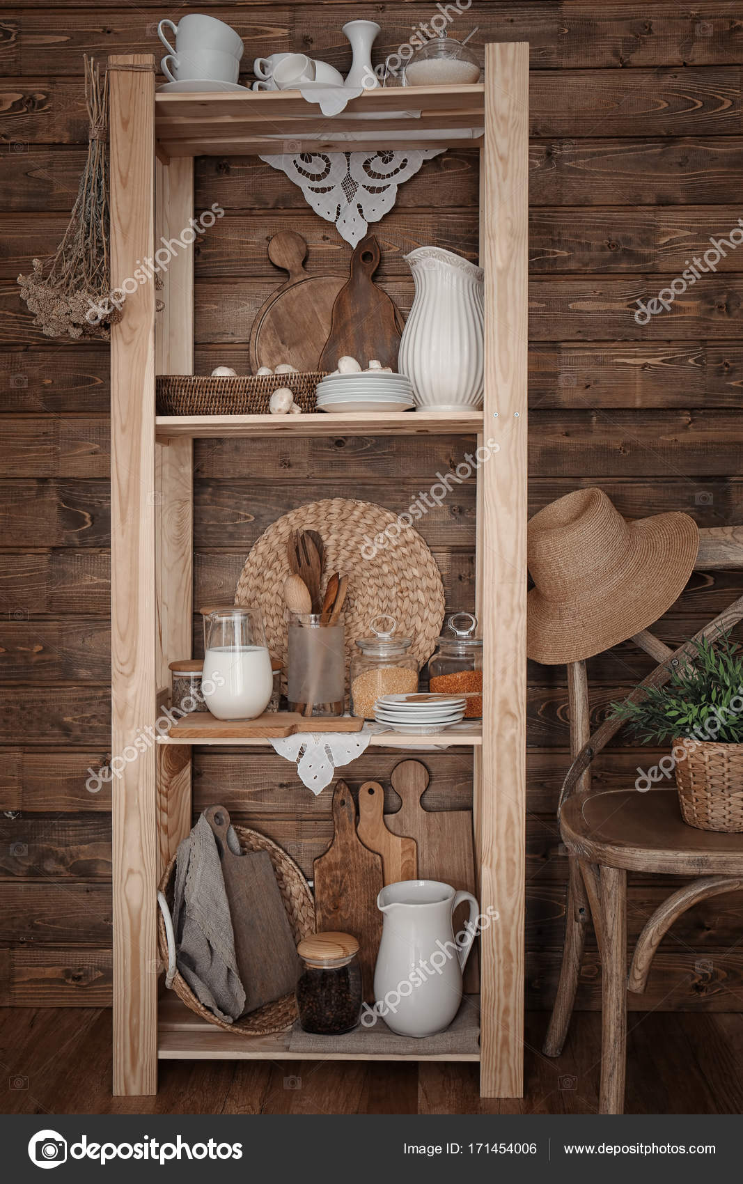Moderno in legno accantonare stand per cose di cucina — foto stock ... Cose di cucina