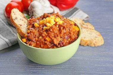 Chili con carne ile kase 