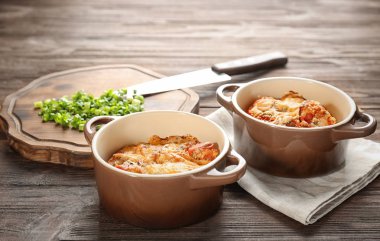 Lezzetli sosis güveç 