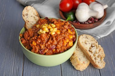 Chili con carne ile kase 
