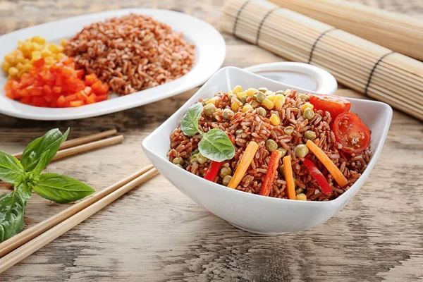 Arroz integral y verduras — Foto de Stock