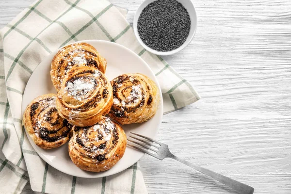 Tasty pastry with poppy seeds — Stock Photo, Image