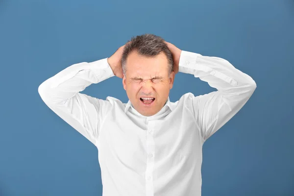 Mature Man Suffering Headache Color Background — Stock Photo, Image