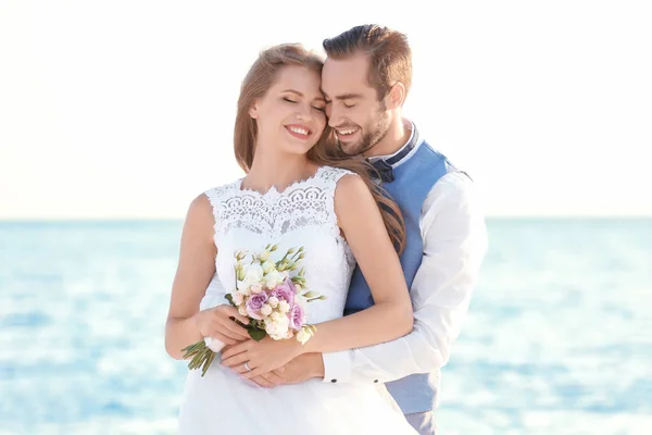 Glückliches Hochzeitspaar — Stockfoto