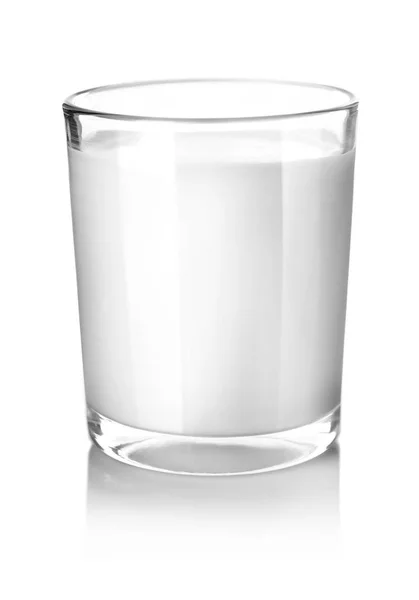 Färsk mjölk på vit — Stockfoto