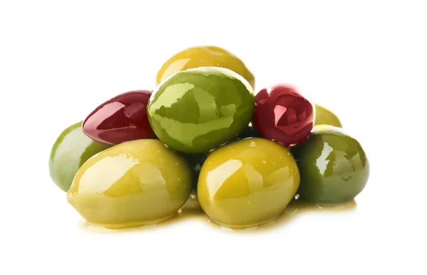 Diverse olive in scatola su sfondo bianco — Foto Stock