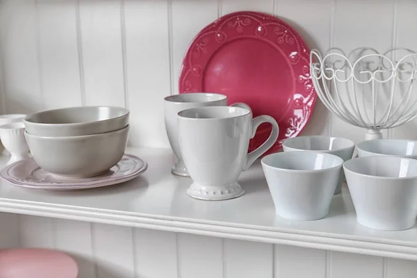 Dishware ayaklıklı depolama — Stok fotoğraf