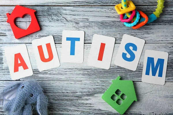Slovo autismus na dřevěné pozadí — Stock fotografie