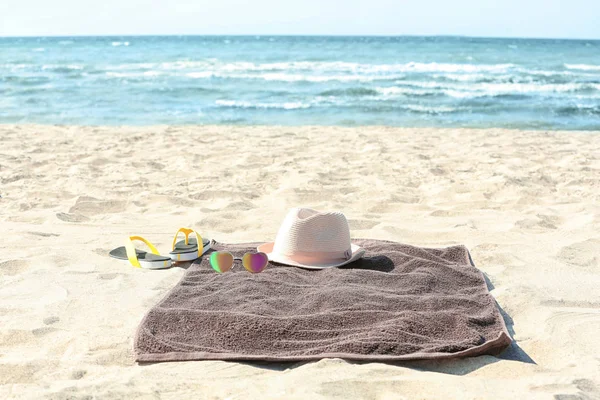 Toalha e acessórios de verão — Fotografia de Stock