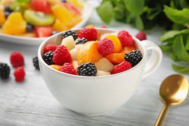 lezzetli meyve salatası