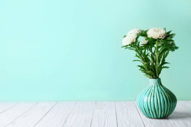 Vazo ile güzel krizantem 