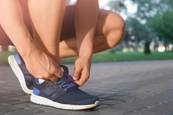 Joven hombre deportivo — Foto de Stock