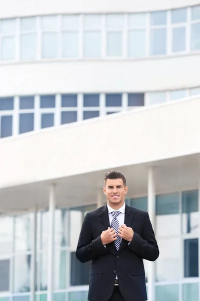 Hombre atractivo en traje — Foto de Stock