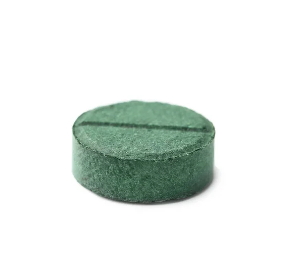 Spirulina Tablette auf weißem Hintergrund — Stockfoto