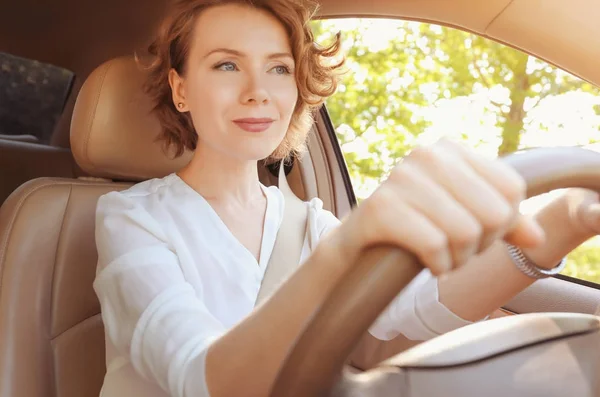 운전하는 여자 — 스톡 사진