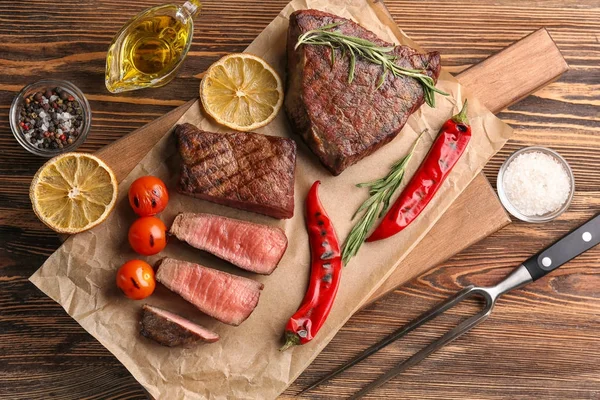 Board with yummy grilled steaks — Stock Photo, Image