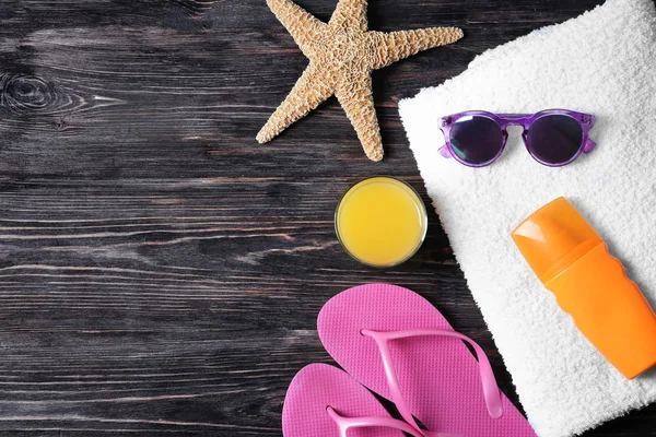 Towel and summer accessories — Stock Photo, Image