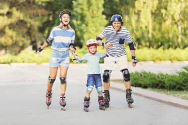 Aile yaz Park paten üzerinde