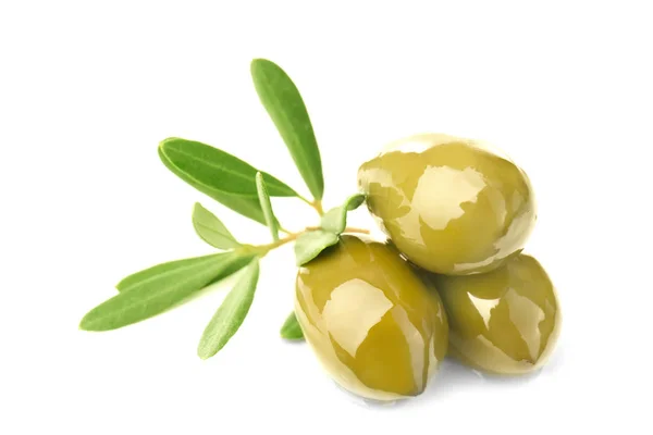 Зеленые консервированные оливки — стоковое фото