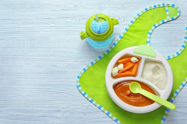 Section plate with baby food — Stock Photo, Image