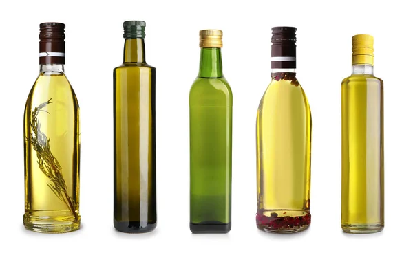 Garrafas com azeite diferente sobre fundo branco — Fotografia de Stock