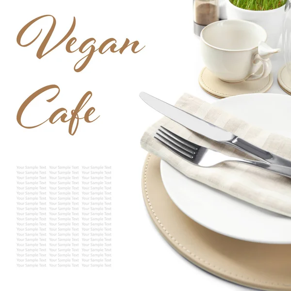 Dukning och text Vegan Cafe på vit bakgrund — Stockfoto