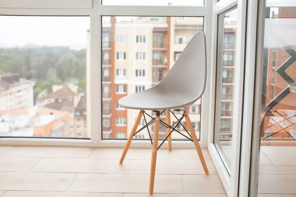 バルコニー付きのモダンな椅子 — ストック写真