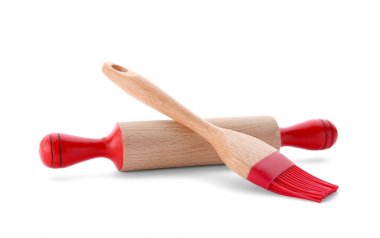 Oklava ve pasta fırça, üzerinde beyaz izole