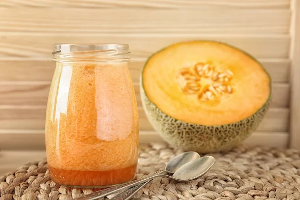 Burk av färsk melon smoothie — Stockfoto