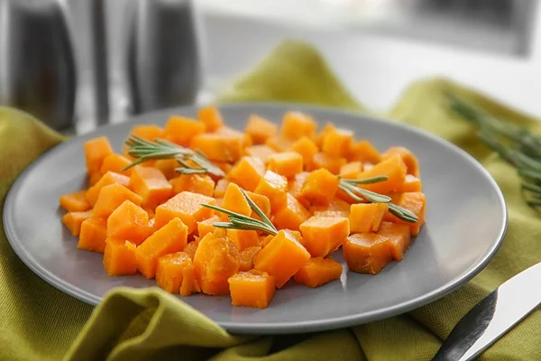 Plate with delicious sliced sweet potato — Stock Photo, Image