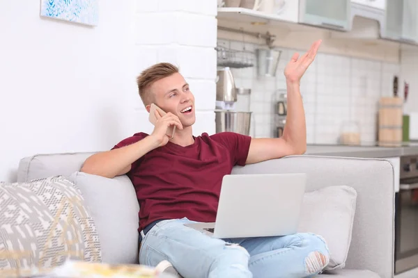 Young man with laptop — Stock Photo, Image