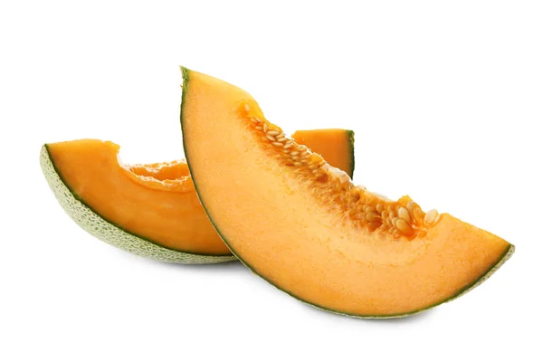 Reife Melone in Scheiben geschnitten auf weißem Hintergrund — Stockfoto
