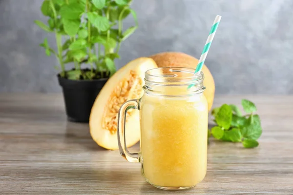 Mason jar met verse meloen smoothie — Stockfoto