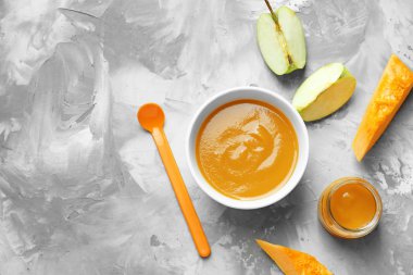 Bebek maması ile kompozisyon