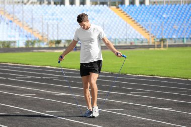 genç adam ip atlama