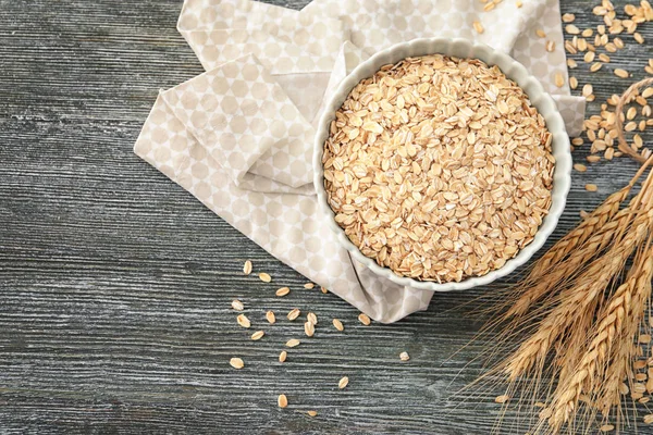 Cuenco con copos de avena —  Fotos de Stock