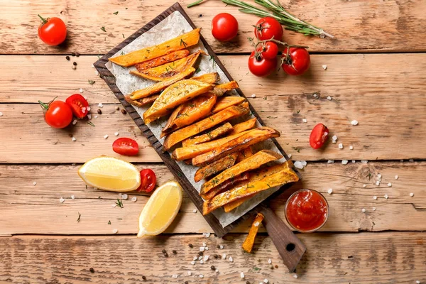 Board with sweet potato fries — Stock Photo, Image