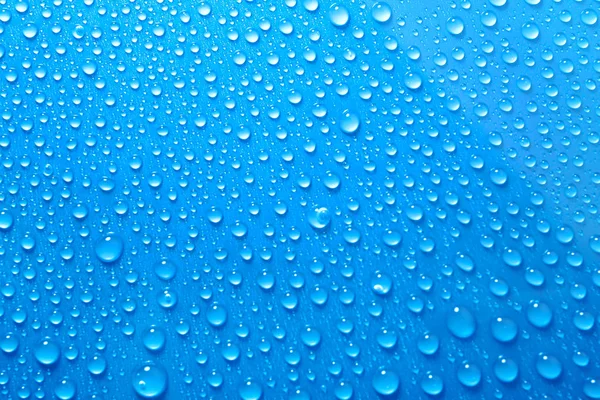 Vattendroppar på fönstret — Stockfoto