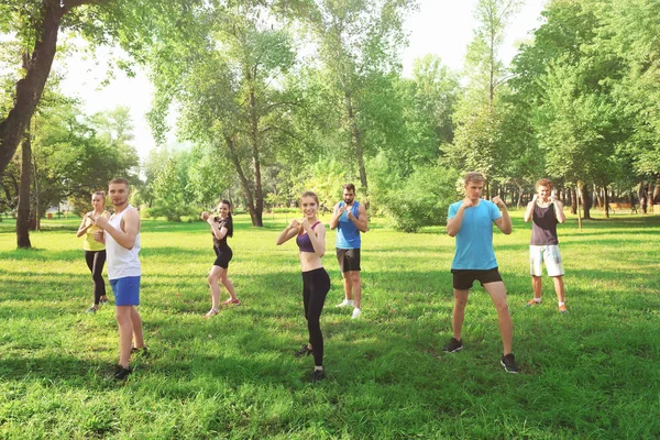 Group of young people training in park — Stock Photo, Image