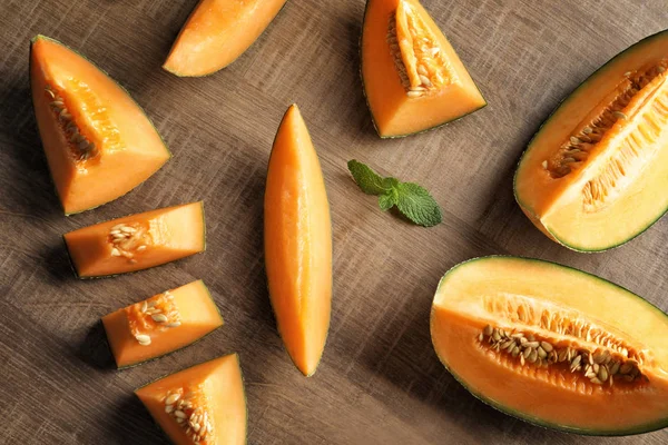 Fresh sliced melon on wooden background — Stock Photo, Image