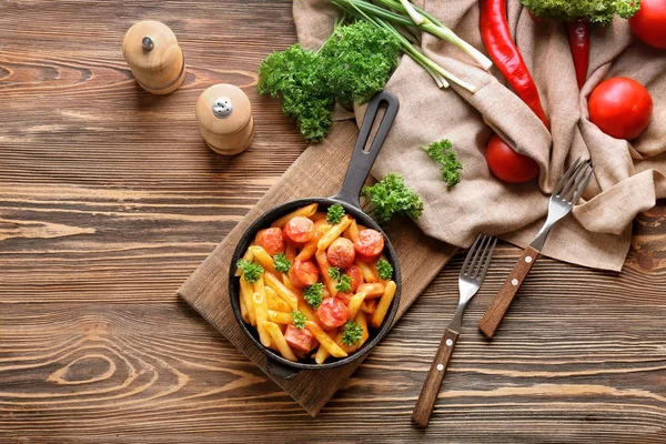 Pasta with sausage in frying pan — Stock Photo, Image