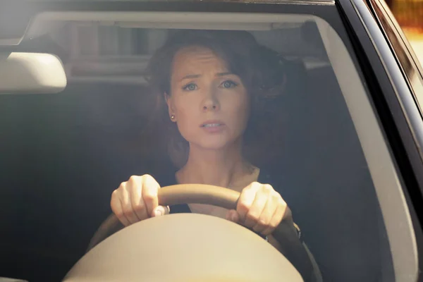 Woman driving a car — Stock Photo, Image