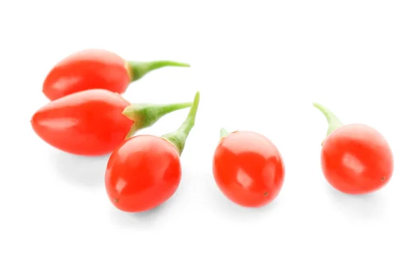 Goji ягоды на белом фоне — стоковое фото