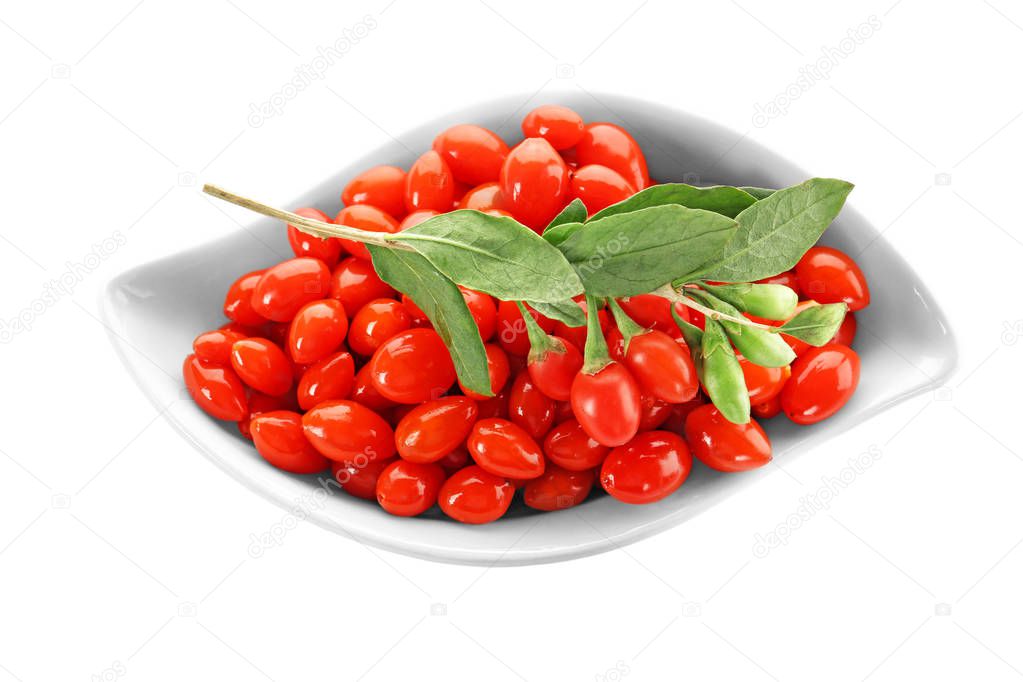 Plate with goji berries 