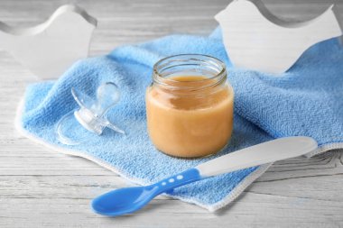 Kavanoz bebek maması ile 