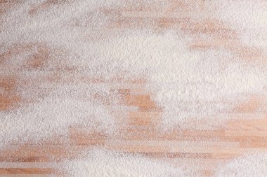 Ahşap arka plan üzerinde dağınık un