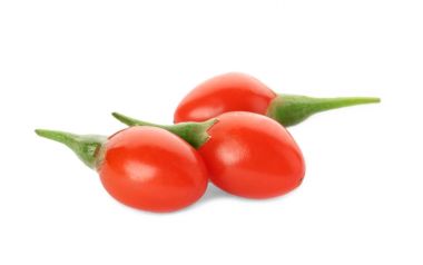 Beyaz arka planda goji üzümü