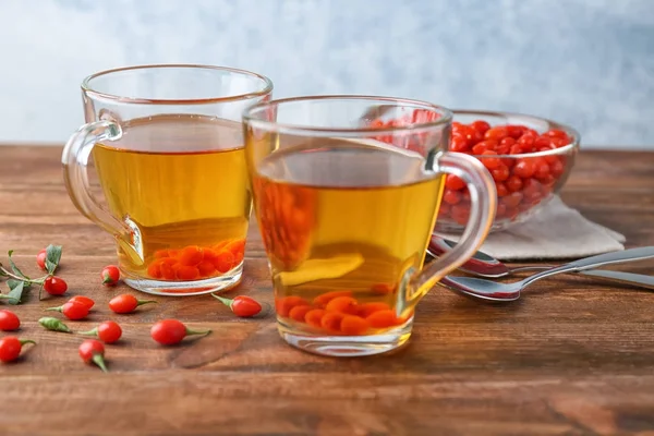 Tazas con té de goji —  Fotos de Stock