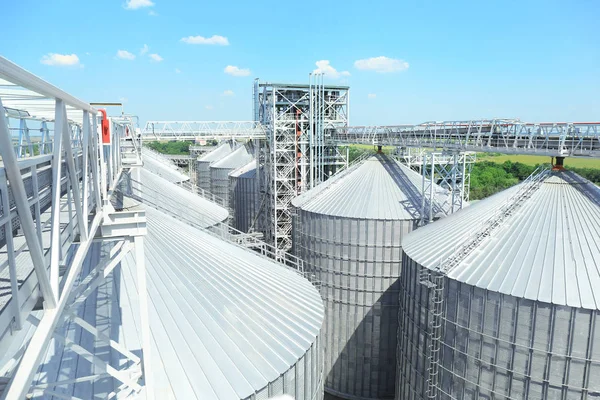 Elevadores de grano modernos —  Fotos de Stock